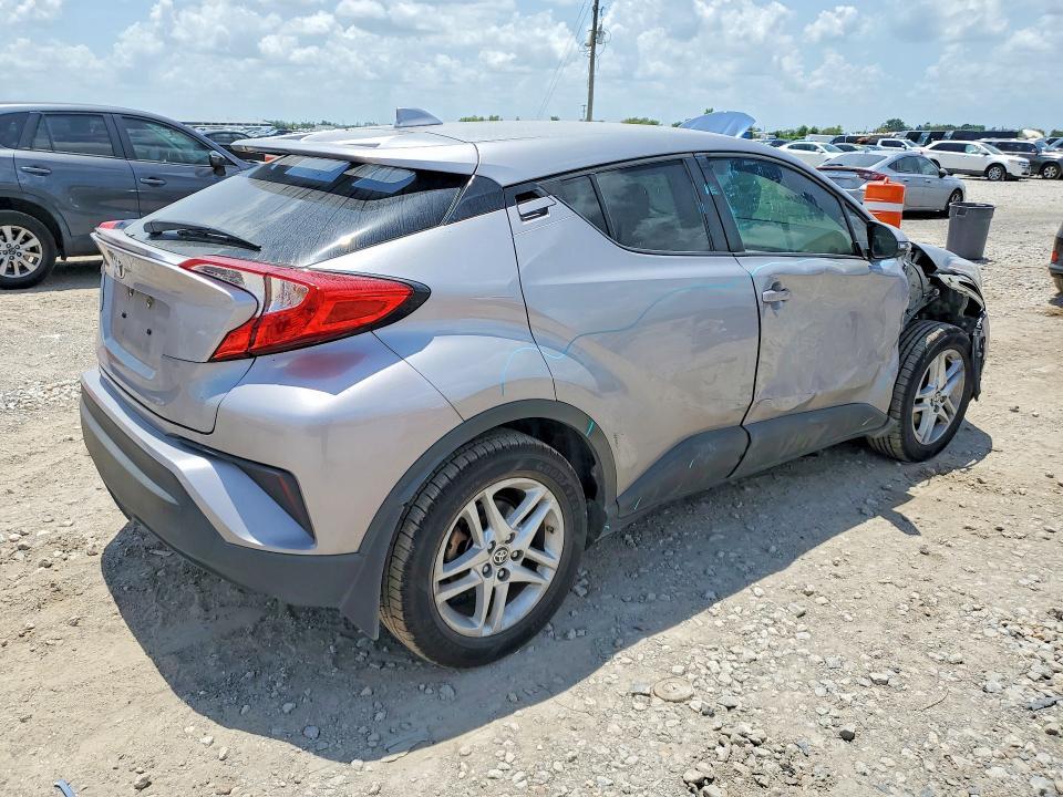 2020 TOYOTA C-HR LE — Фото 3 из 12