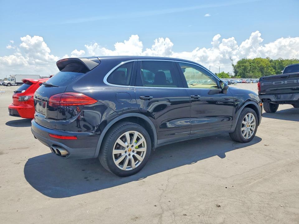 2016 PORSCHE CAYENNE SE HYBRID — Фото 3 из 13
