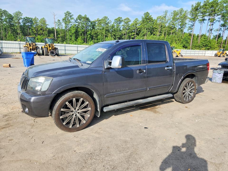 2010 NISSAN TITAN SE