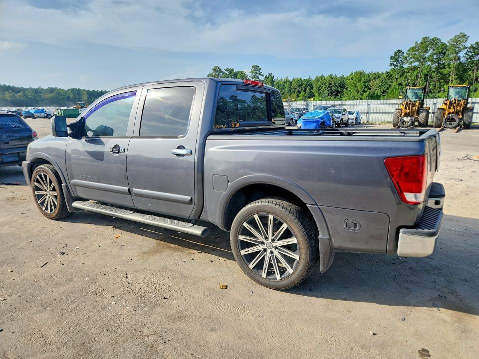 2010 NISSAN TITAN SE — Фото 2 из 12