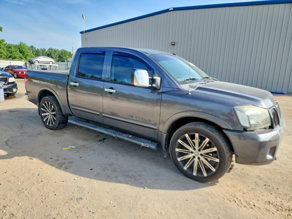 2010 NISSAN TITAN SE — Фото 4 из 12