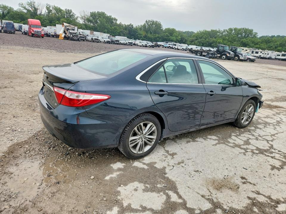 2016 TOYOTA CAMRY SE — Фото 3 из 12
