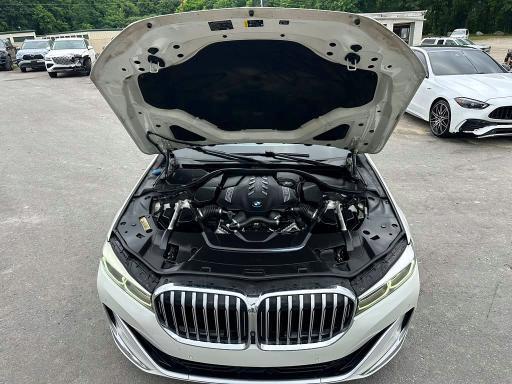 2021 BMW 750 XI — Фото 8 из 10