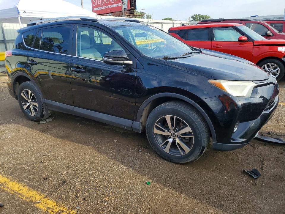 2016 TOYOTA RAV4 XLE — Фото 4 из 12