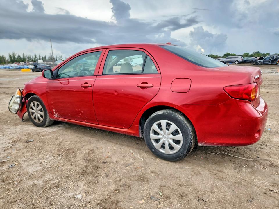 2010 TOYOTA COROLLA LE — Фото 2 из 12