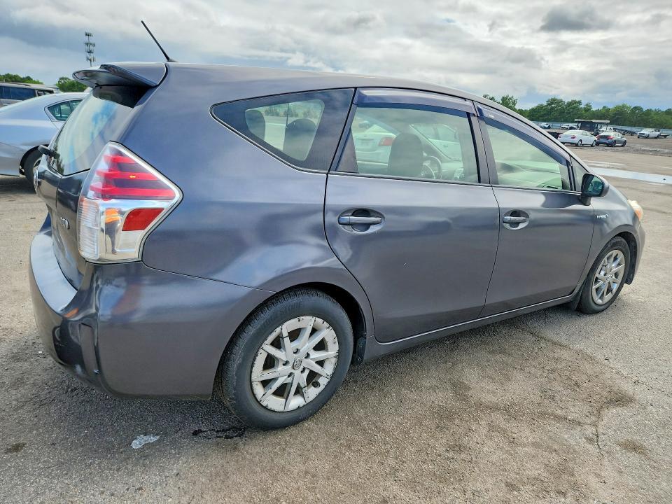 JTDZN3EU7GJ044572 2016 TOYT PRIUS V photo no. 3