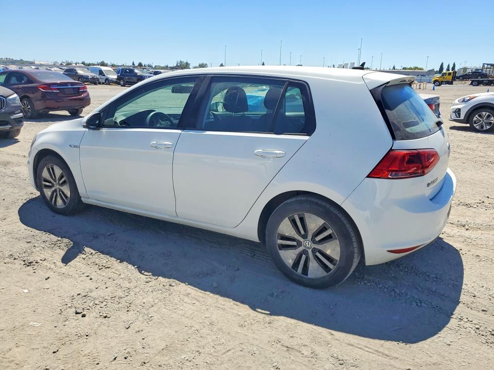 2016 VOLKSWAGEN E-GOLF SE — Фото 2 из 12