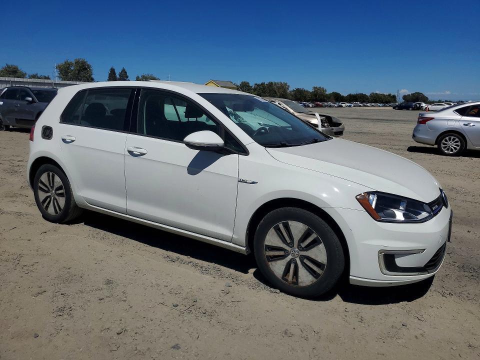 2016 VOLKSWAGEN E-GOLF SE — Фото 4 из 12