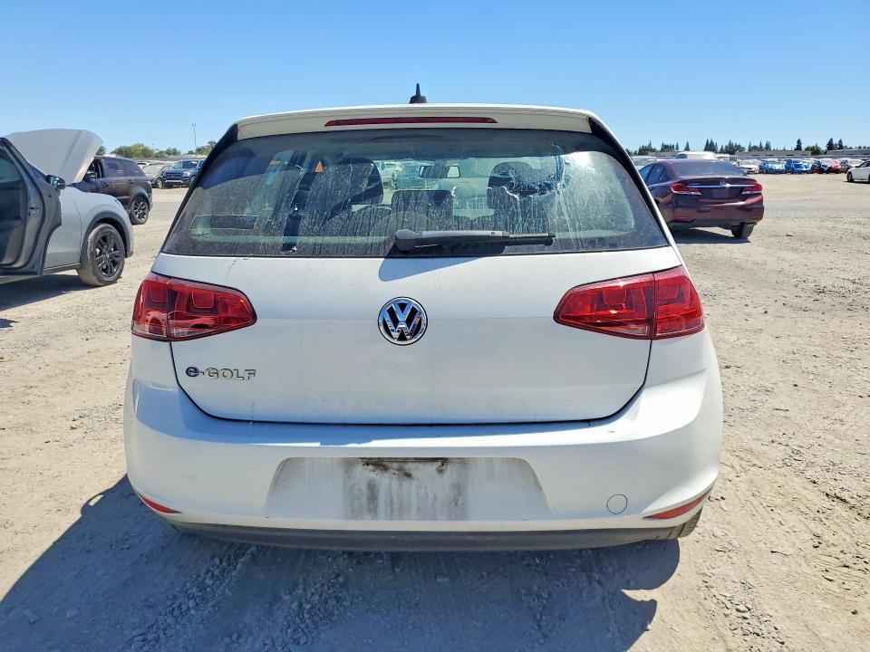2016 VOLKSWAGEN E-GOLF SE — Фото 6 из 12