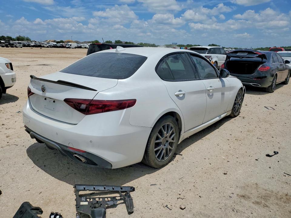 2017 ALFA ROMEO GIULIA TI — Фото 3 из 12