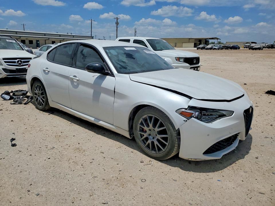 2017 ALFA ROMEO GIULIA TI — Фото 4 из 12