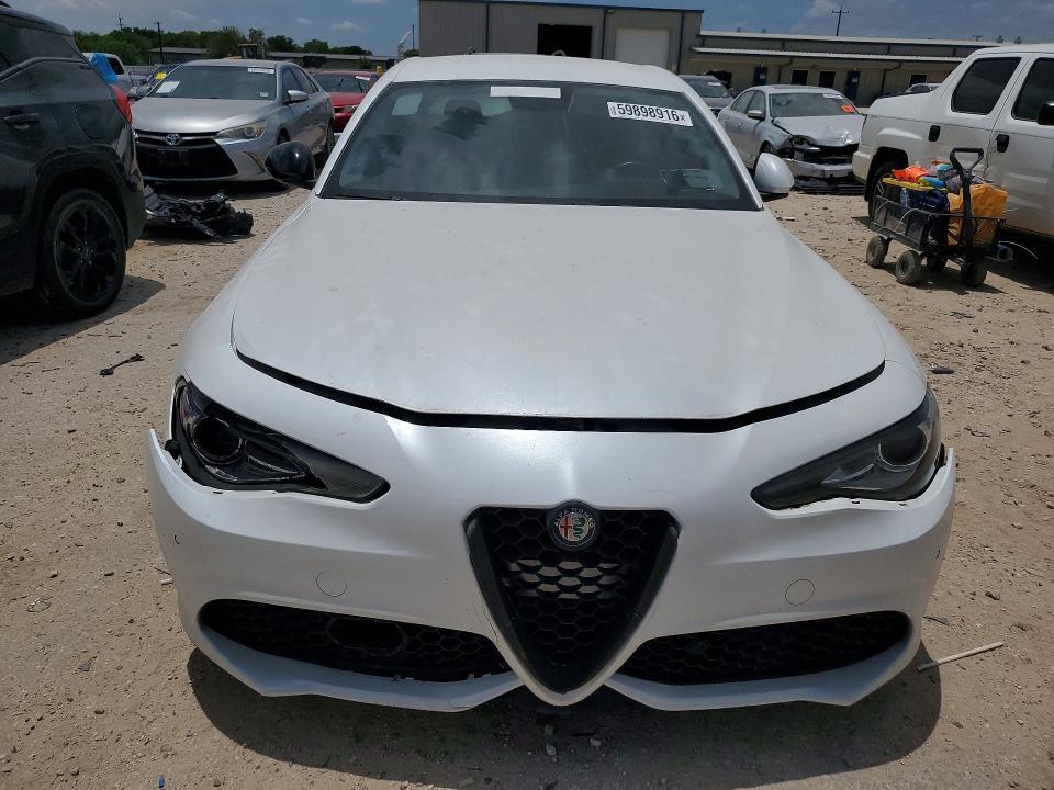 2017 ALFA ROMEO GIULIA TI — Фото 5 из 12