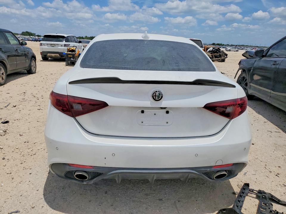 2017 ALFA ROMEO GIULIA TI — Фото 6 из 12