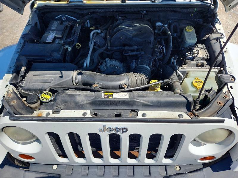 2013 JEEP WRANGLER UNLIMITED SAHARA — Фото 11 из 12