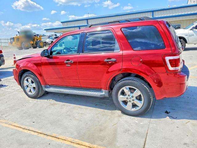 1FMCU9D76BKA26649 2011 FORD ESCAPE photo no. 2
