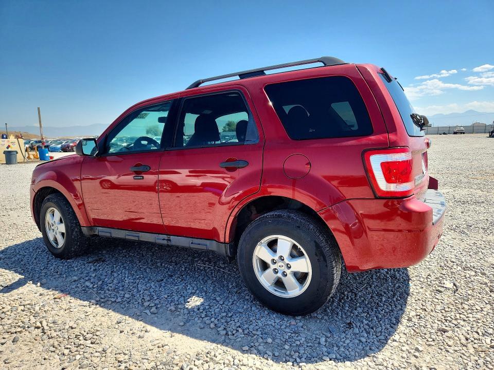 1FMCU9D75BKB66532 2011 FORD ESCAPE photo no. 2