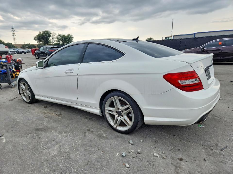 2013 MERCEDES-BENZ C 250 — Фото 2 из 12