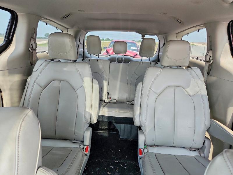 2017 CHRYSLER PACIFICA TOURING L — Фото 10 из 13