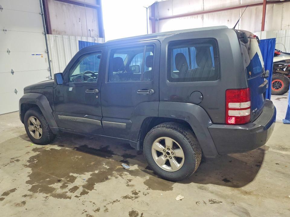 1J4PN2GKXBW565384 2011 JEEP LIBERTY photo no. 2
