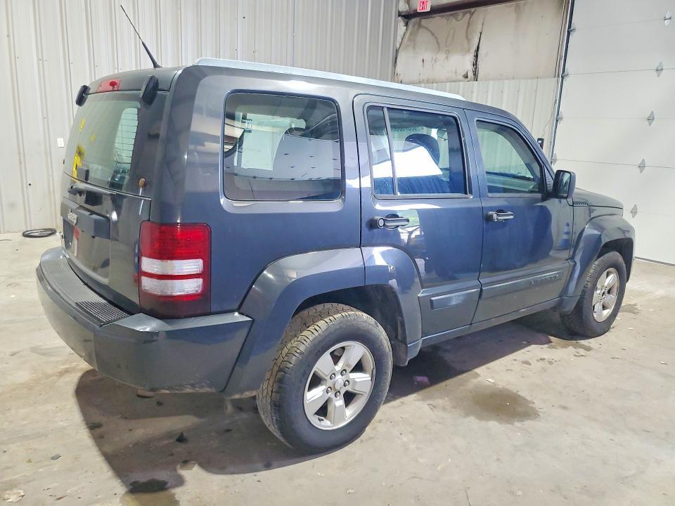 1J4PN2GKXBW565384 2011 JEEP LIBERTY photo no. 3