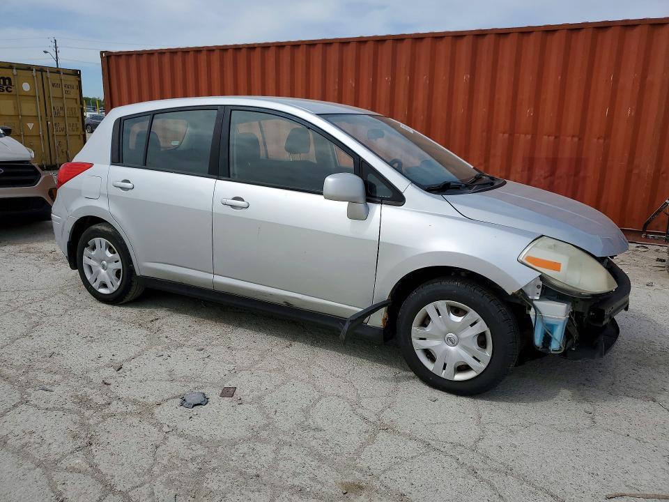 3N1BC1CPXBL501369 2011 NISSAN VERSA photo no. 4