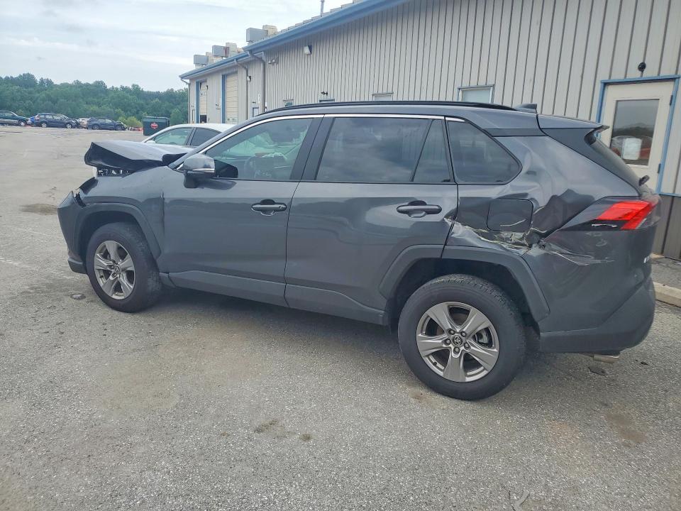 2025 TOYOTA RAV4 XLE — Фото 2 из 13