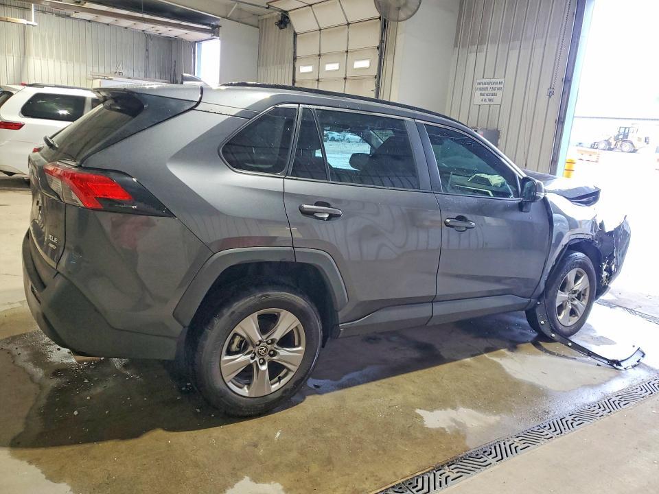 2025 TOYOTA RAV4 XLE — Фото 3 из 13