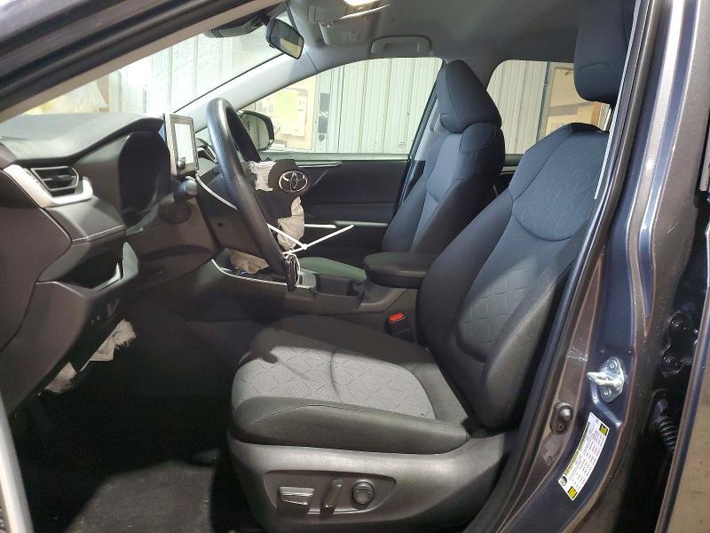 2025 TOYOTA RAV4 XLE — Фото 7 из 13