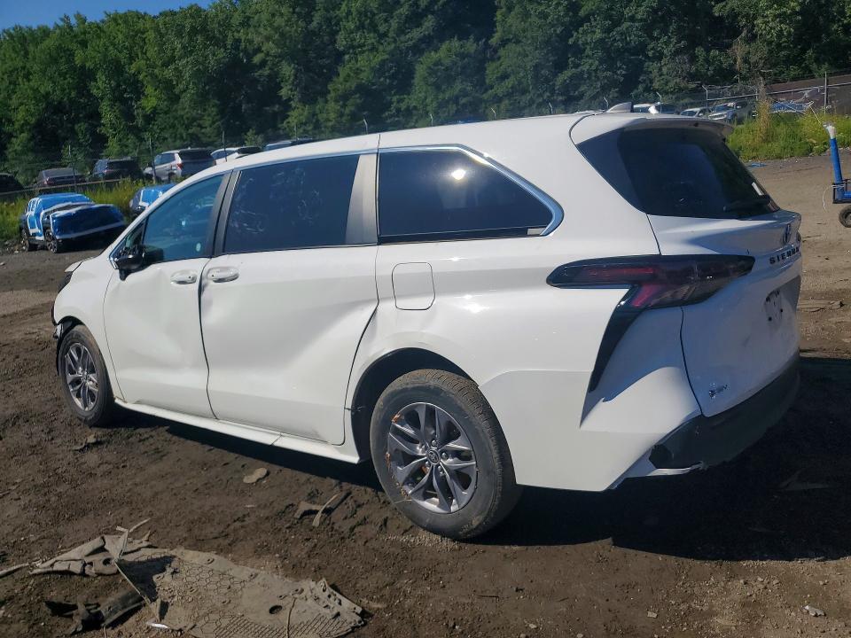 2025 TOYOTA SIENNA LE — Фото 2 из 13