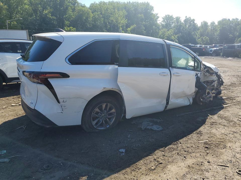 2025 TOYOTA SIENNA LE — Фото 3 из 13