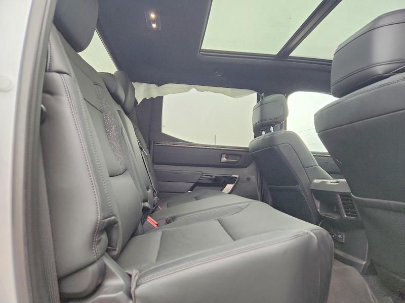 2025 TOYOTA TUNDRA — Фото 10 из 12