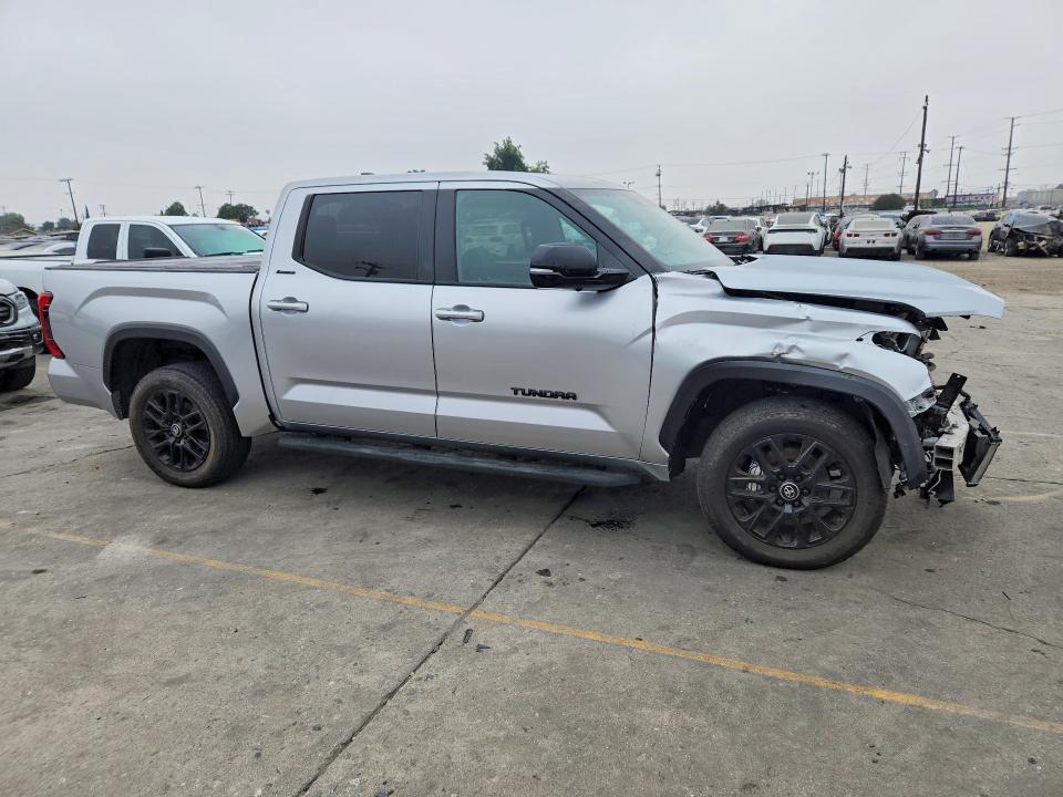 2025 TOYOTA TUNDRA — Фото 4 из 12