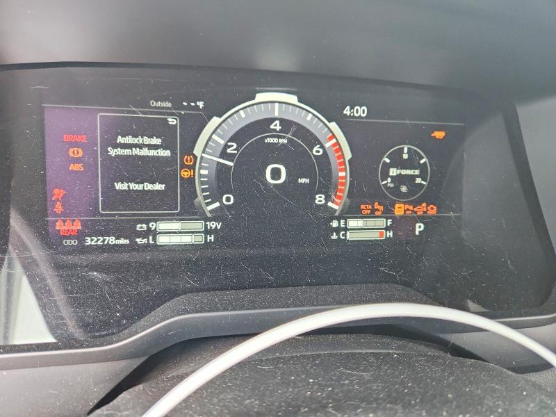 2025 TOYOTA TUNDRA — Фото 9 из 12