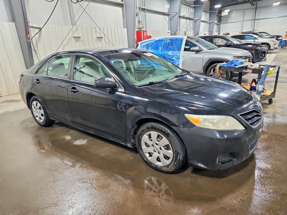 2011 TOYOTA CAMRY LE — Фото 4 из 12