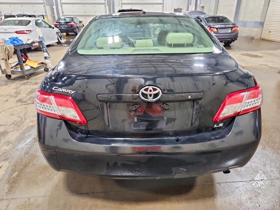 2011 TOYOTA CAMRY LE — Фото 6 из 12