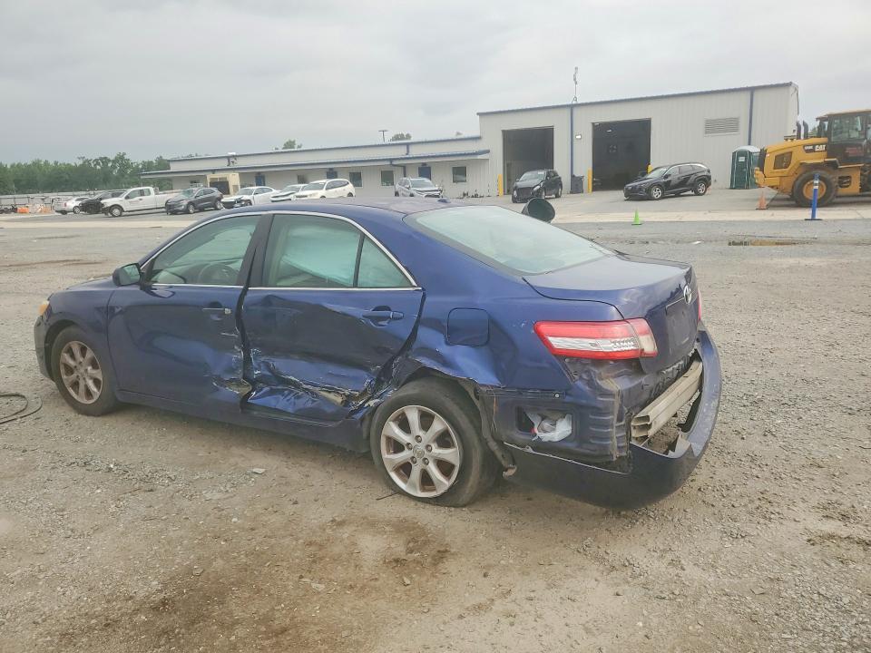 2011 TOYOTA CAMRY LE — Фото 2 из 12