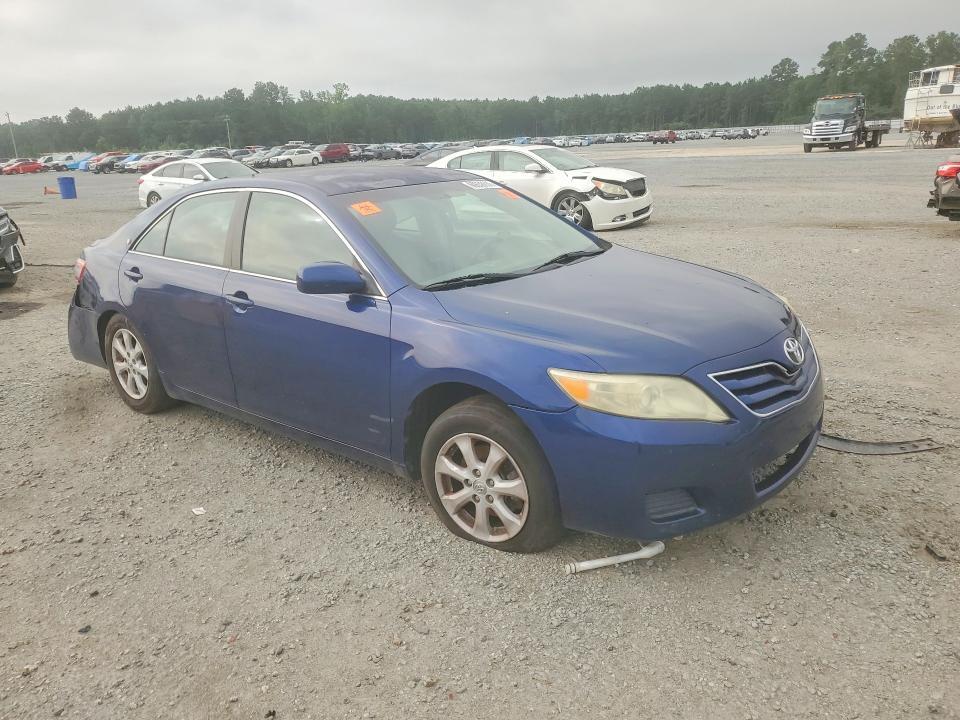 2011 TOYOTA CAMRY LE — Фото 4 из 12