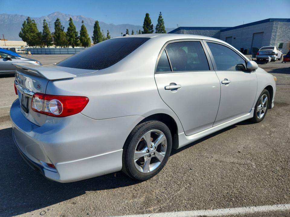 2T1BU4EE5BC613698 2011 TOYOTA COROLLA photo no. 3