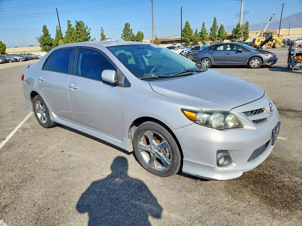 2T1BU4EE5BC613698 2011 TOYOTA COROLLA photo no. 4