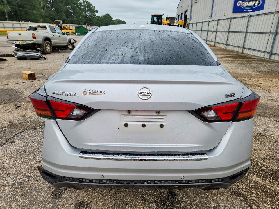 2021 NISSAN ALTIMA SR — Фото 6 из 12