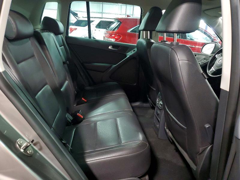 2011 VOLKSWAGEN TIGUAN S — Фото 10 из 12