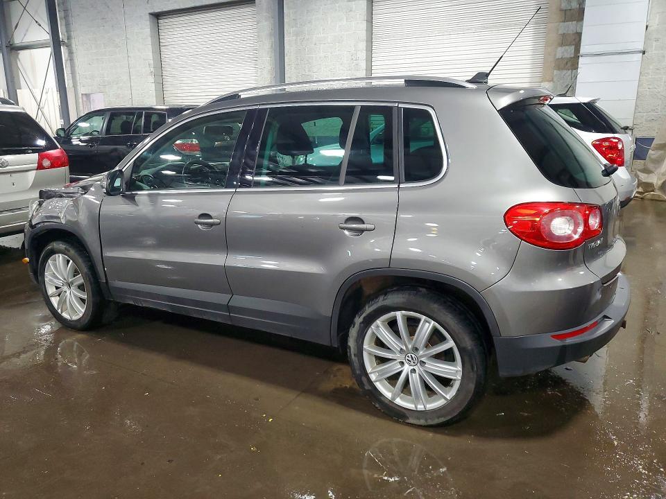 2011 VOLKSWAGEN TIGUAN S — Фото 2 из 12