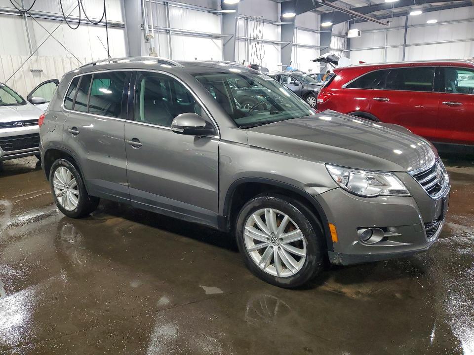 2011 VOLKSWAGEN TIGUAN S — Фото 4 из 12