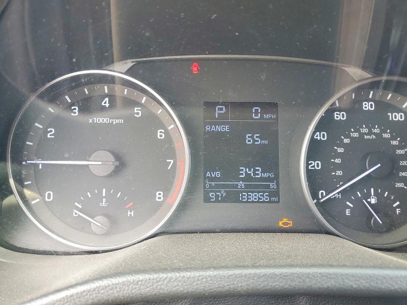 2017 HYUNDAI ELANTRA SE — Фото 9 из 12