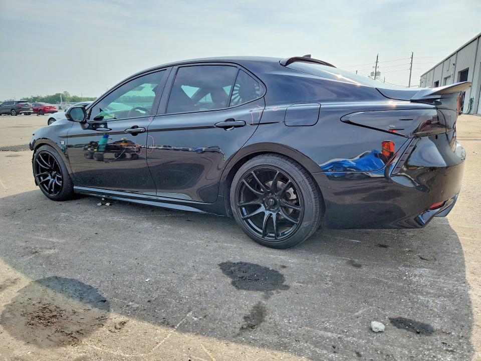 2021 TOYOTA CAMRY SE — Фото 2 из 12