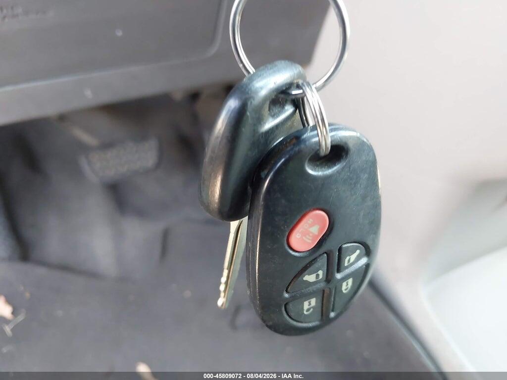 5TDKK3DC4BS076717 2011 TOYOTA SIENNA photo no. 11