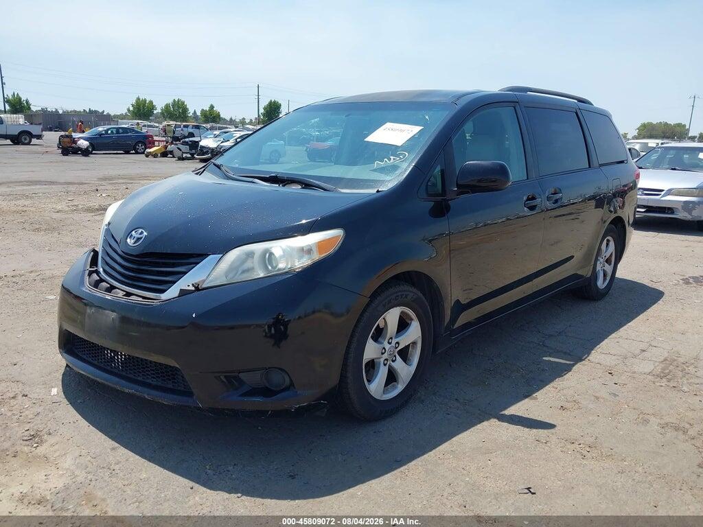 5TDKK3DC4BS076717 2011 TOYOTA SIENNA photo no. 2