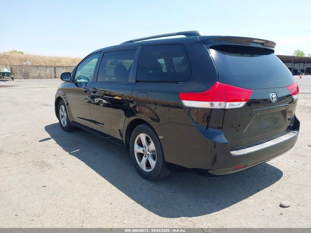5TDKK3DC4BS076717 2011 TOYOTA SIENNA photo no. 3