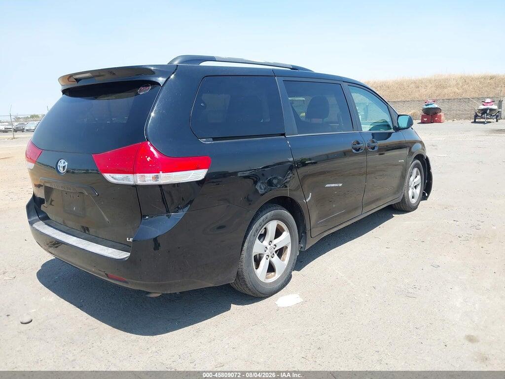 5TDKK3DC4BS076717 2011 TOYOTA SIENNA photo no. 4