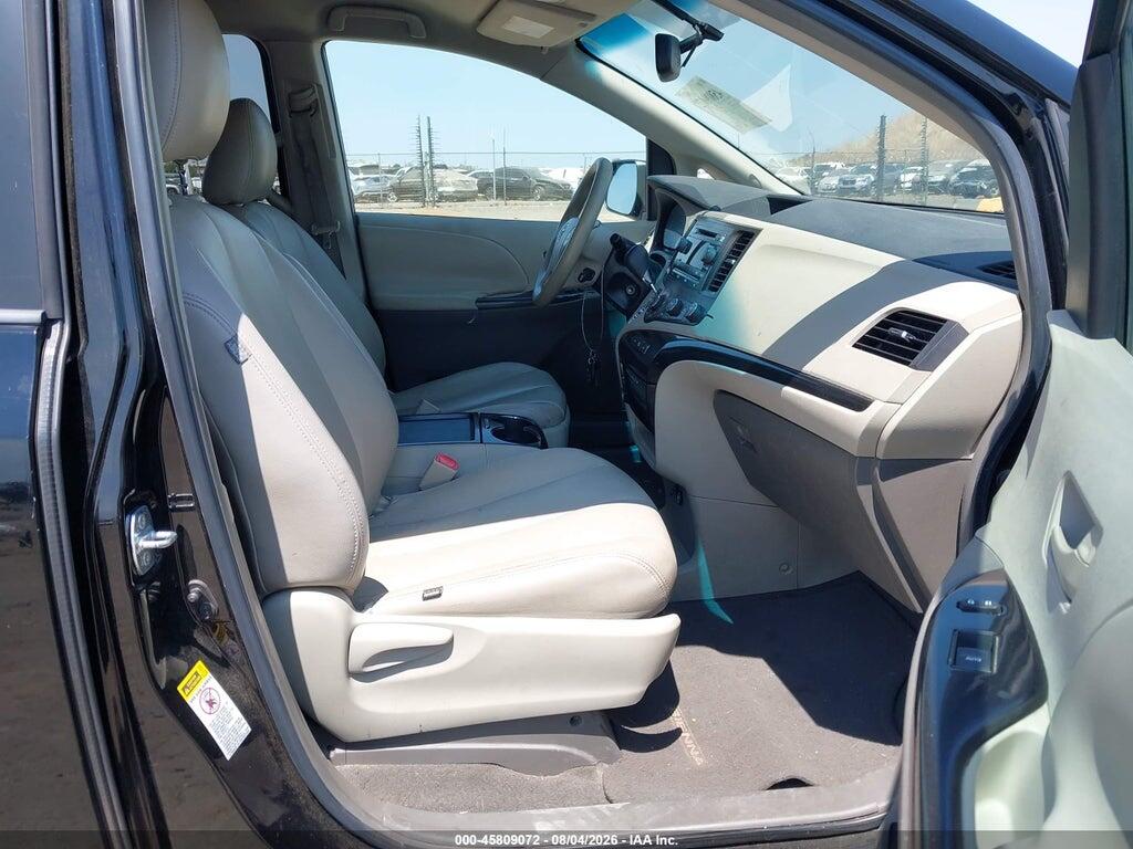 5TDKK3DC4BS076717 2011 TOYOTA SIENNA photo no. 5